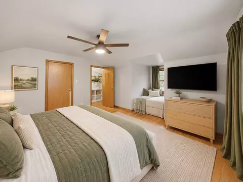 Bedroom - 390 Bartram Rd, Riverside, IL 60546 photo 6 of 8