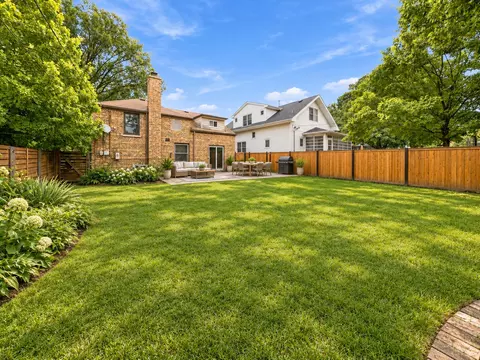 Exterior - 390 Bartram Rd, Riverside, IL 60546 photo 3 of 9
