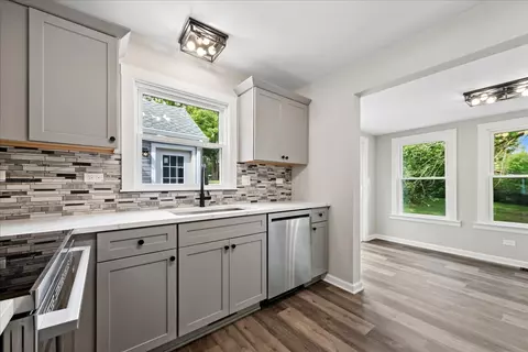 Kitchen - 28622 W Edgewood Ave, Cary, IL 60013 photo 5 of 5