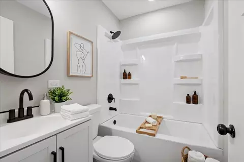 Bath - 28622 W Edgewood Ave, Cary, IL 60013 photo 2 of 2