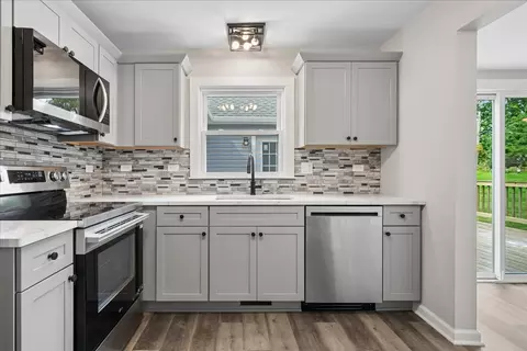 Kitchen - 28622 W Edgewood Ave, Cary, IL 60013 photo 1 of 5