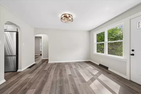 Living - 28622 W Edgewood Ave, Cary, IL 60013 photo 4 of 4