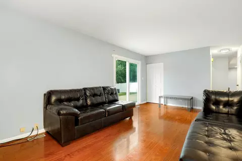 Living - 17817 Stonebridge Dr, Hazel Crest, IL 60429 photo 4 of 4