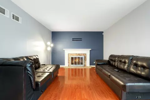 Living - 17817 Stonebridge Dr, Hazel Crest, IL 60429 photo 3 of 4