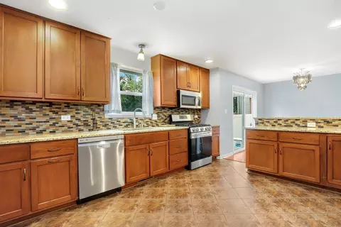 Kitchen - 17817 Stonebridge Dr, Hazel Crest, IL 60429 photo 3 of 4