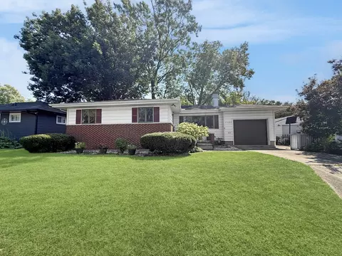 1107 E Fairlawn Dr, Urbana, IL 61801