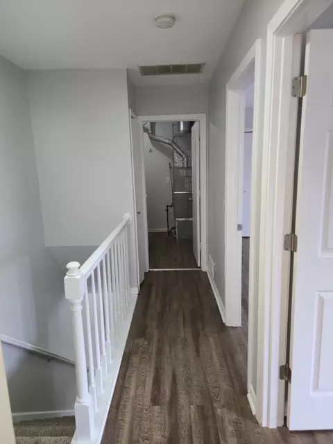 Entry Way - 1350 S Lorraine Rd #E, Wheaton, IL 60189 photo 2 of 4