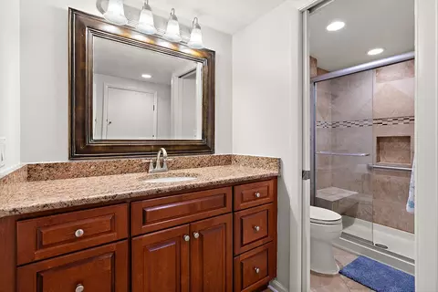 Bath - 4 Harrogate On Oxford, Rolling Meadows, IL 60008 photo 2 of 2