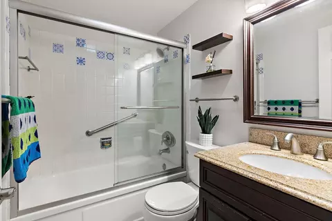 Bath - 4 Harrogate On Oxford, Rolling Meadows, IL 60008 photo 1 of 2