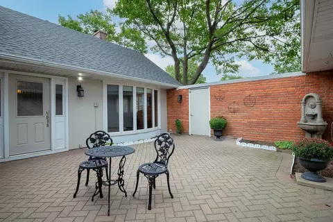 Exterior - 4 Harrogate On Oxford, Rolling Meadows, IL 60008 photo 2 of 2