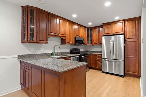 Kitchen - 4 Harrogate On Oxford, Rolling Meadows, IL 60008 photo 1 of 1