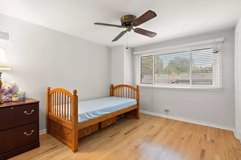 Bedroom - 4 Harrogate On Oxford, Rolling Meadows, IL 60008 photo 1 of 3