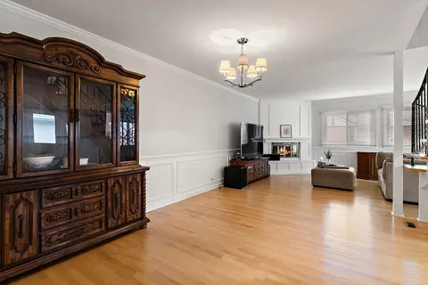 Living - 4 Harrogate On Oxford, Rolling Meadows, IL 60008 photo 2 of 2