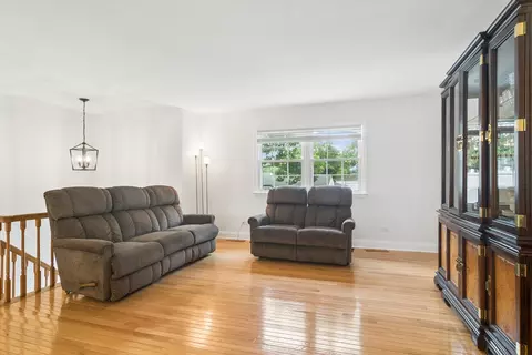 Living - 1120 Valley Stream Dr, Wheeling, IL 60090 photo 2 of 3