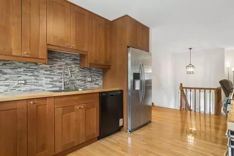 Kitchen - 1120 Valley Stream Dr, Wheeling, IL 60090 photo 3 of 4