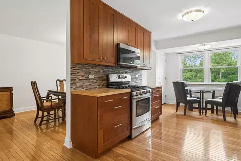 Kitchen - 1120 Valley Stream Dr, Wheeling, IL 60090 photo 2 of 4