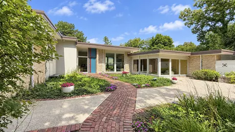 767 Whiteoaks Ln, Highland Park, IL 60035