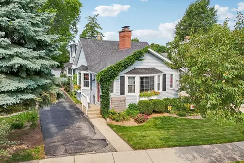 1216 Canfield Rd, Park Ridge, IL 60068