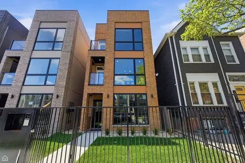 4132 S Calumet Ave #301, Chicago, IL 60653