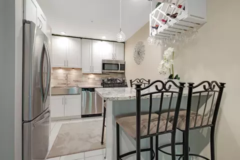 Kitchen - 5500 Carriageway Dr #309, Rolling Meadows, IL 60008 photo 3 of 4
