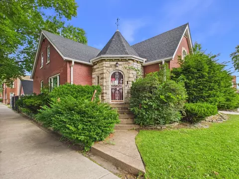8156 S Paxton Ave, Chicago, IL 60617