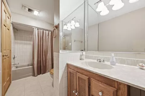 Bath - 7211 Stickney Ave, Bridgeview, IL 60455 photo 2 of 4