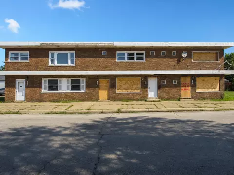 24 Memorial Dr, Calumet City, IL 60409