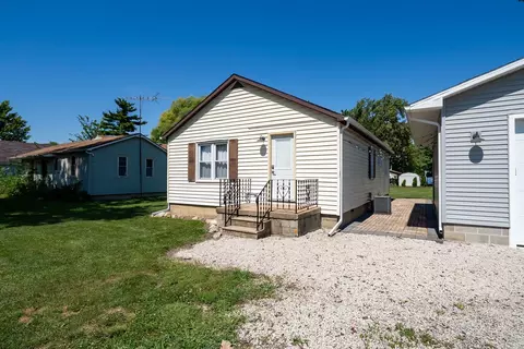 Exterior - 327 E John St, Forrest, IL 61741 photo 9 of 9
