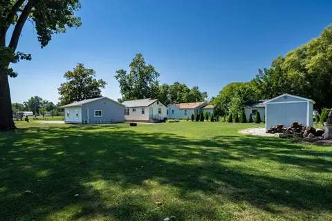 Exterior - 327 E John St, Forrest, IL 61741 photo 6 of 9