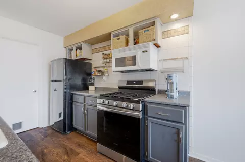 Kitchen - 1645 Timber Trl #D, Wheaton, IL 60189 photo 3 of 3