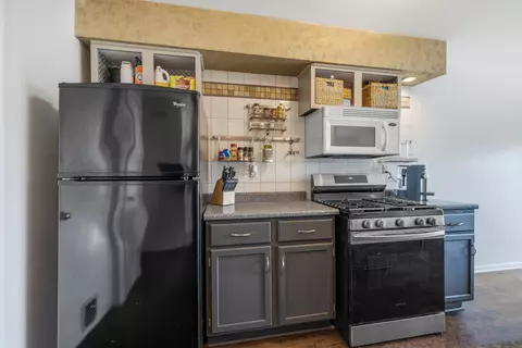 Kitchen - 1645 Timber Trl #D, Wheaton, IL 60189 photo 2 of 3