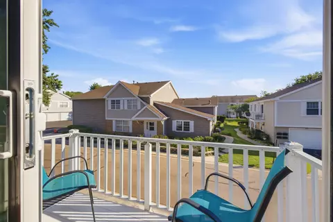 Exterior - 1645 Timber Trl #D, Wheaton, IL 60189 photo 3 of 4