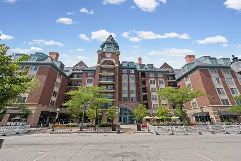 44 N Vail Ave #209, Arlington Heights, IL 60005