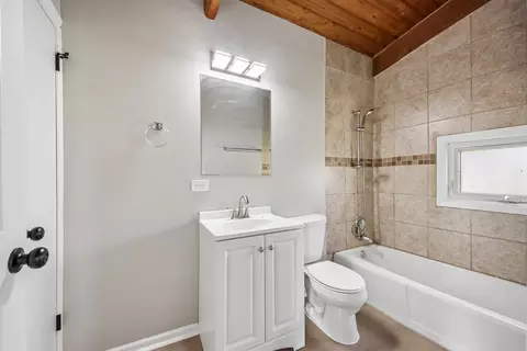 Bath - 16207 Marshfield Ave, Markham, IL 60428 photo 2 of 2