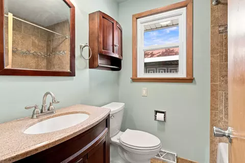 Bath - 356 16th St, Silvis, IL 61282 photo 2 of 5
