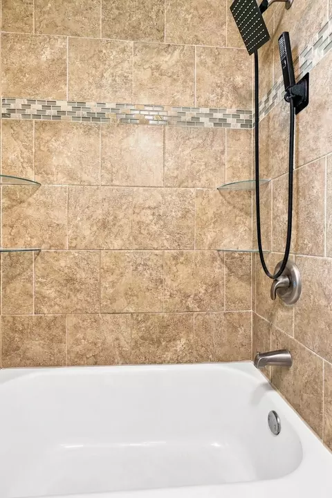 Bath - 356 16th St, Silvis, IL 61282 photo 3 of 5