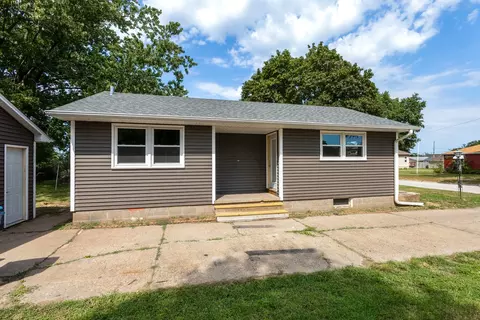 Exterior - 356 16th St, Silvis, IL 61282 photo 4 of 5