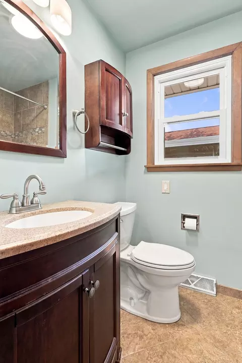 Bath - 356 16th St, Silvis, IL 61282 photo 1 of 5