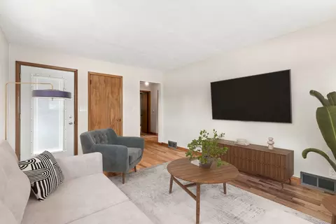 Living - 356 16th St, Silvis, IL 61282 photo 1 of 3