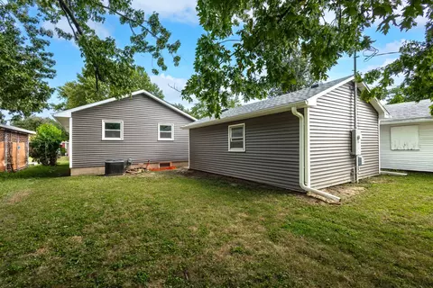 Exterior - 356 16th St, Silvis, IL 61282 photo 2 of 5