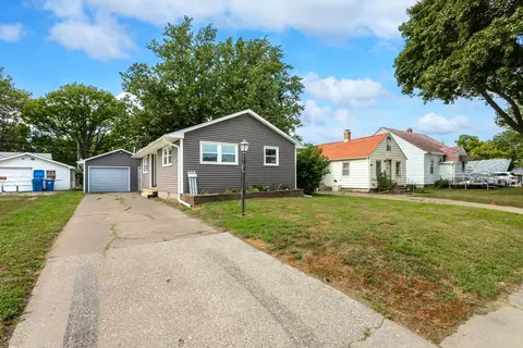 Exterior - 356 16th St, Silvis, IL 61282 photo 5 of 5