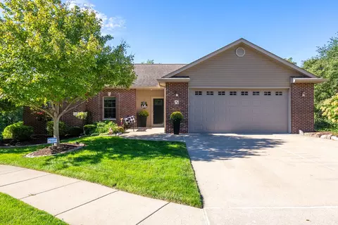 20 Musket Ct, Leclaire, IA 52753
