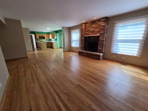 Living - 2103 E Seminole Ln, Mount Prospect, IL 60056 photo 5 of 7