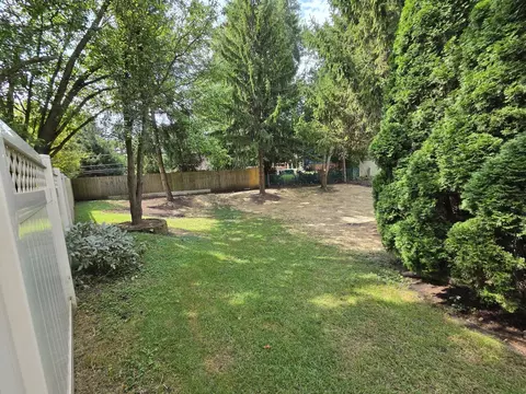 Exterior - 2103 E Seminole Ln, Mount Prospect, IL 60056 photo 7 of 8