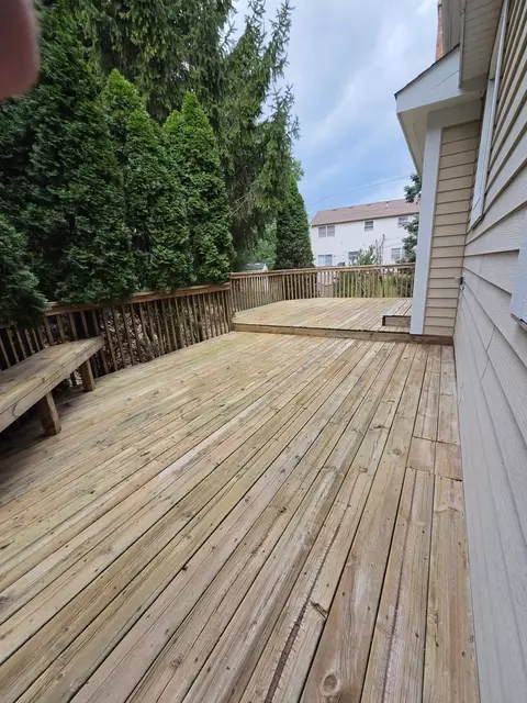 Exterior - 2103 E Seminole Ln, Mount Prospect, IL 60056 photo 5 of 8