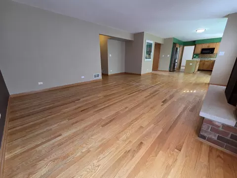 Living - 2103 E Seminole Ln, Mount Prospect, IL 60056 photo 4 of 7