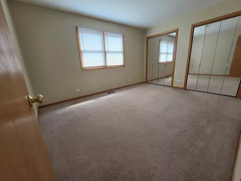 Bedroom - 2103 E Seminole Ln, Mount Prospect, IL 60056 photo 5 of 5