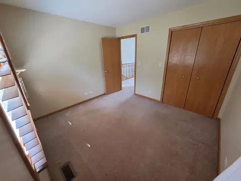 Bedroom - 2103 E Seminole Ln, Mount Prospect, IL 60056 photo 3 of 5