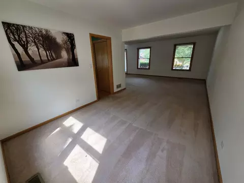 Living - 2103 E Seminole Ln, Mount Prospect, IL 60056 photo 7 of 7