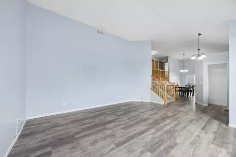 Living - 2007 Gray Hawk Dr, Plainfield, IL 60586 photo 2 of 3